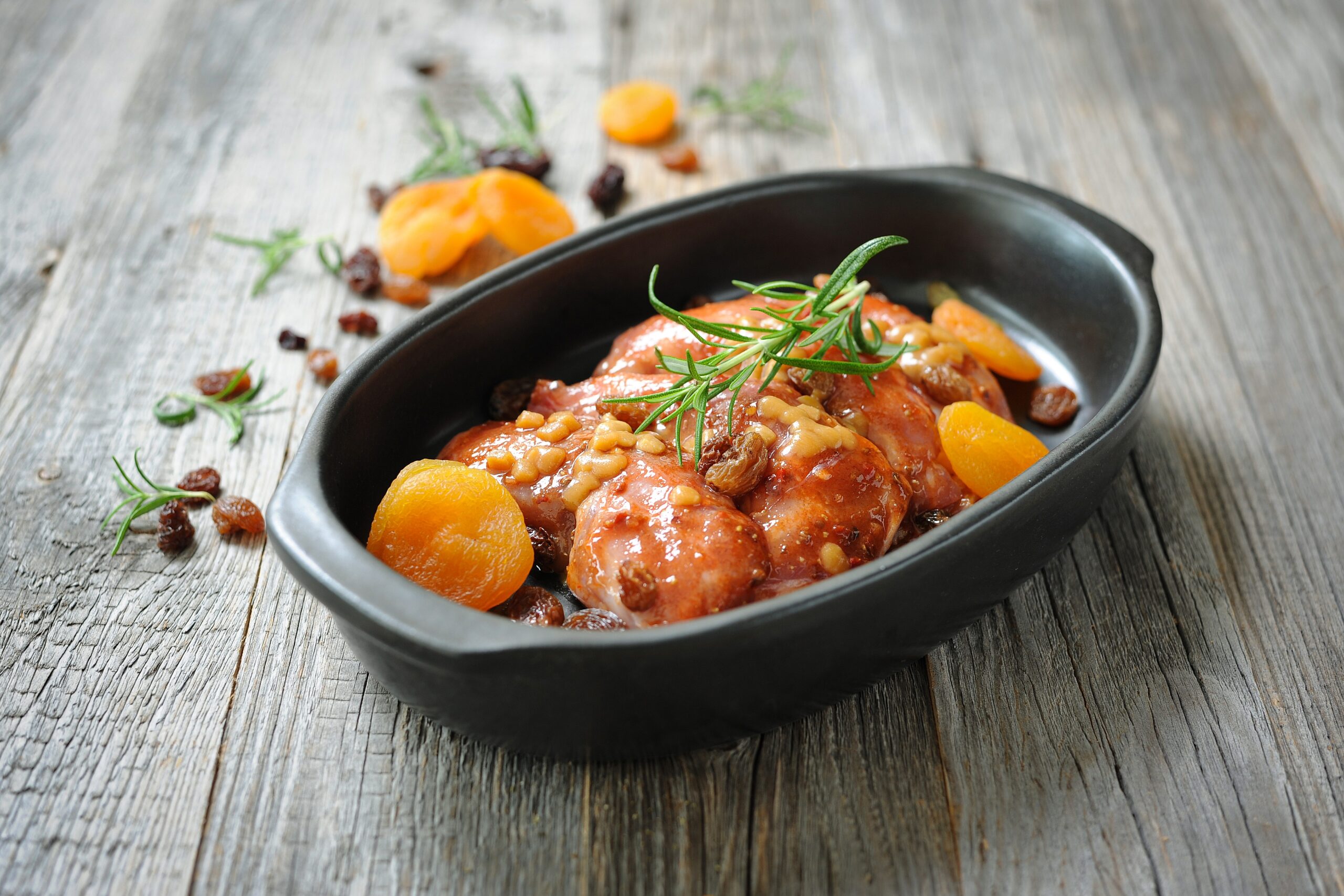 Fleischzubereitungen - Kaninchenkeule mit Aprikose und Korinthen