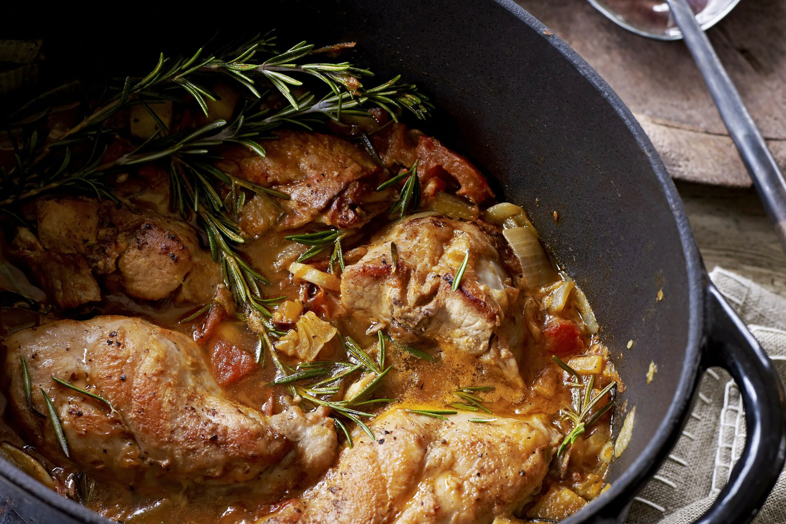 Fleischzubereitungen - Kaninchenragout mit Rüben, Karotten und Zwiebeln